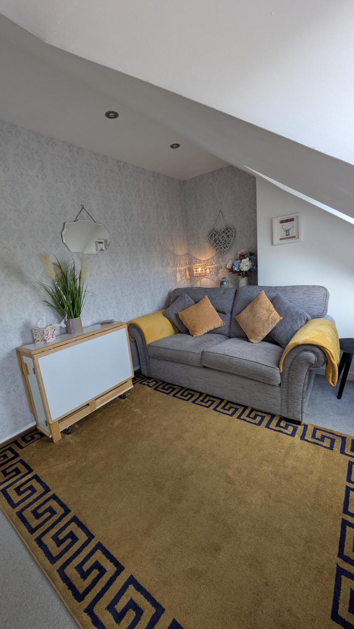 Village Life- Private Attic Suite - Living Room, Bedroom And Bathroom Newtown St Boswells Zewnętrze zdjęcie